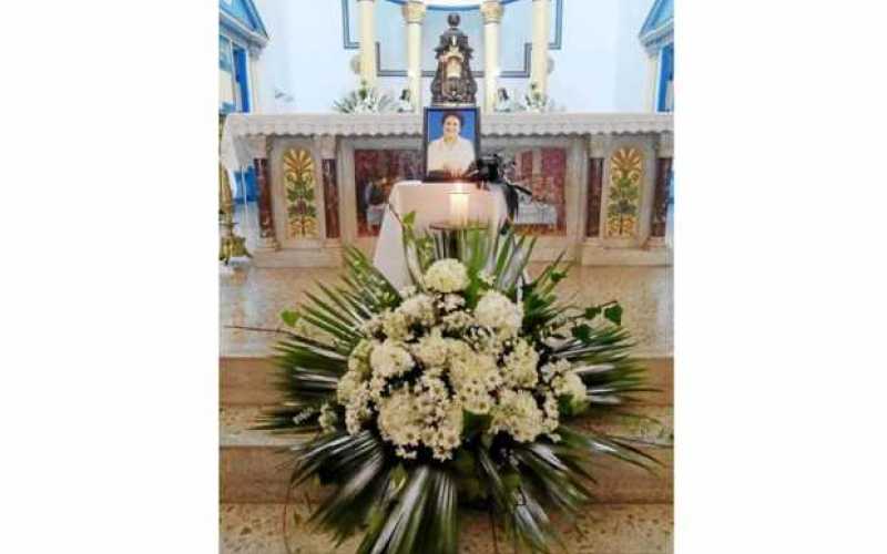 Altar de Dilia Estrada de Gómez en el templo. Sus hijos asistieron al homenaje.