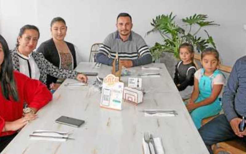 Luciana Betancourth, Lorena Buriticá, Vanessa Quintero, Alejandro Londoño, Luciana Londoño, Sofía Londoño y Óscar Castañeda Llan