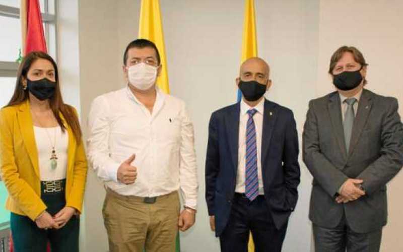 Yamleth Andrade Arango, vicerre-ctora;Edgar Fernando Tovar Pedraza, alcalde de Arauca (Arauca); Duván Emilio Ramírez Ospina, rec