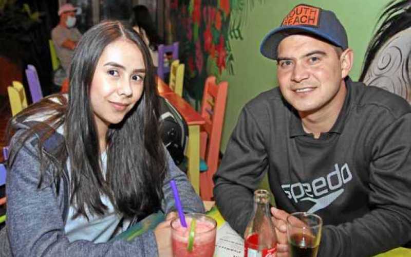 En el restaurante La Gringa Mexicana se reunieron: Dayana Agudelo Sánchez, y Adolfo Ojeda Rivera.