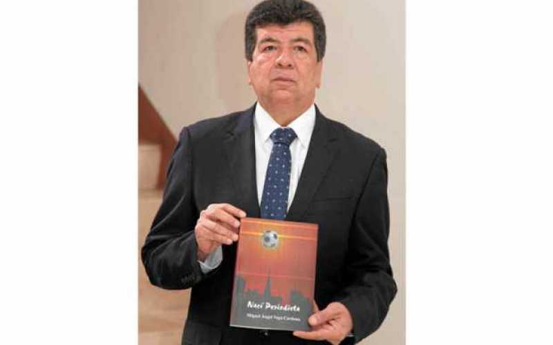 Foto | Argemiro Idárraga/ LA PATRIA. Miguel Ángel Vega Cardona durante la presentación de su libro