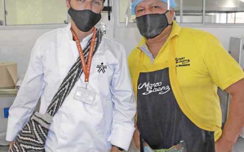 Jaime Franco, coordinador de cocina del Sena, y Jerson Sáenz, participante y propietario del negocio Chorizos Marco Sáenz, de Vi