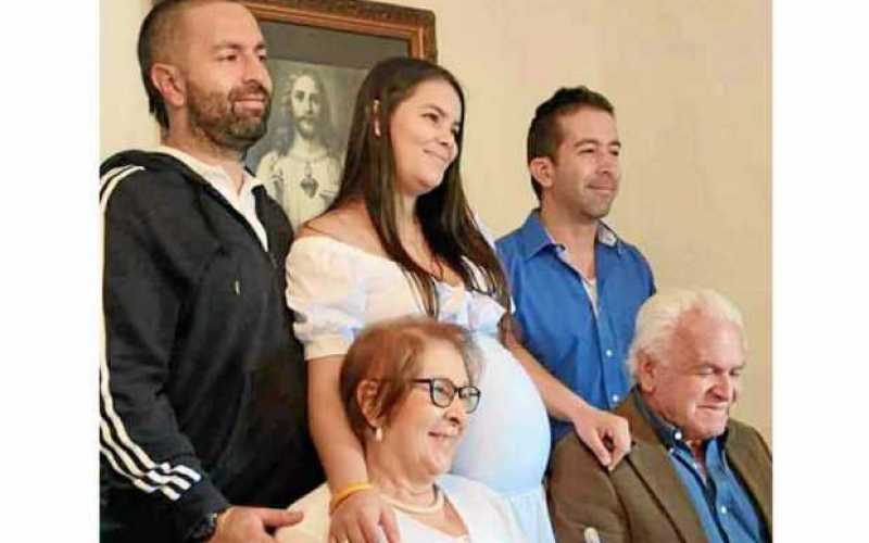 Fotos |Óscar Restrepo| LA PATRIA Julieta Mejía Hoyos al lado de familiares.