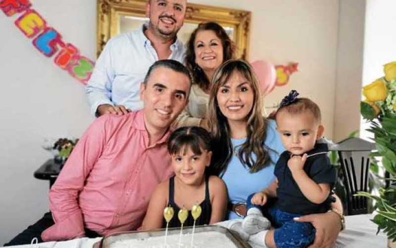 Pablo Soto, Celeste Giraldo, Daniel Sánchez, Vanessa Sánchez (homenajeada), Amelia Sánchez y Martha Lucy Restrepo.