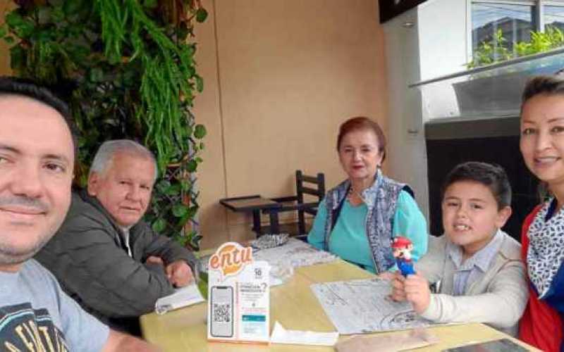 Óscar Díaz Jaramillo celebró su cumpleaños en el restaurante Spago, en compañía de su familia. Mauricio Díaz Gómez, Ligia Gómez 