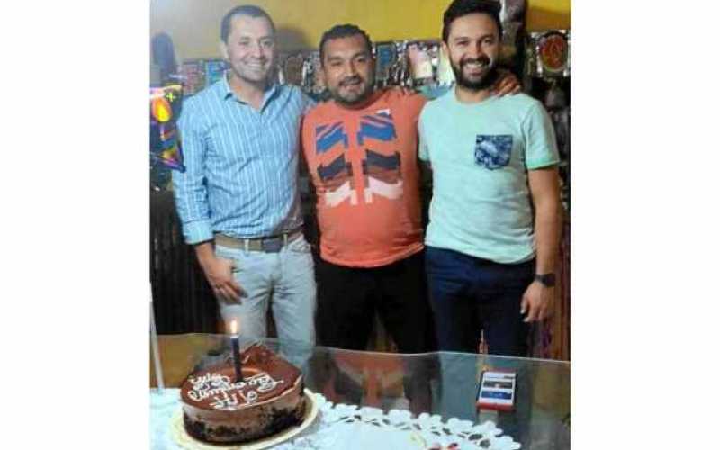 Celebración del cumpleaños de Paulo César Botero Loaiza en compañía de sus primos, Juan Diego Jiménez y Juan Guillermo Londoño.
