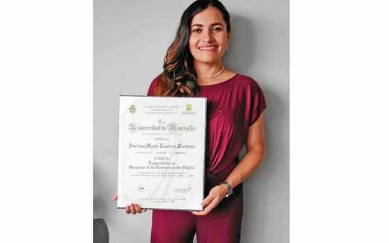 Adriana María Ramírez Martínez recibió el título de especialista en Gerencia de la Comunicación Digital, en la Universidad de Ma