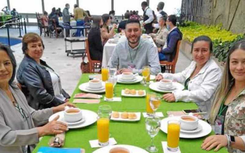 En el Club Manizales se encontraron en un almuerzo de trabajo Fidelina Guzmán, Ubelny Londoño, Diego Alberto Ramírez, Zulma Lili