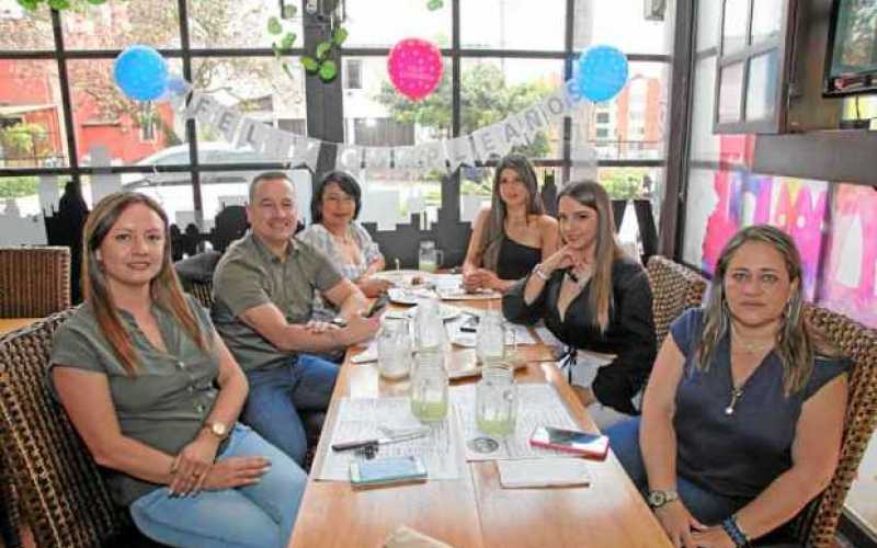 En el restaurante Eñe se ofreció un almuerzo con motivo del cumpleaños de Mónica Patricia Cuesta López.