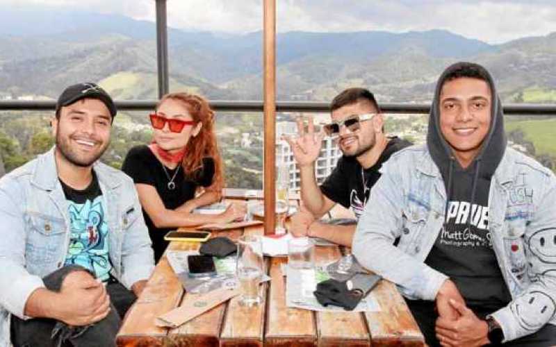 En el restaurante Cortesana se reunieron los artistas: Ancízar Ramírez,Mariana Llano, Juan Esteban y Jorge Demarchy.