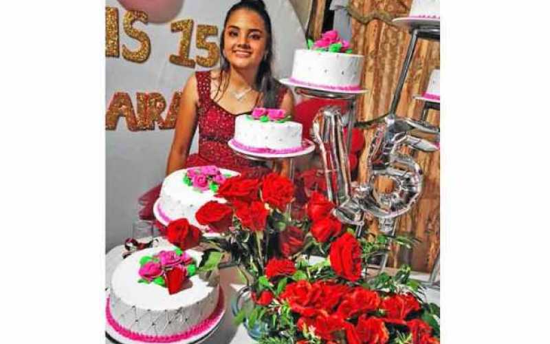 Chaira Milena Giraldo Rubio cumplió sus 15 años en Fresno. Con Eucaristía e integración de familiares y amigos fueron celebrados