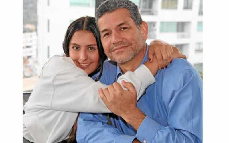 Almuerzo en el Club Manizales Cable con motivo del cumpleaños de Isabela Carvajal Ríos, la acompaña David Carvajal Escobar.