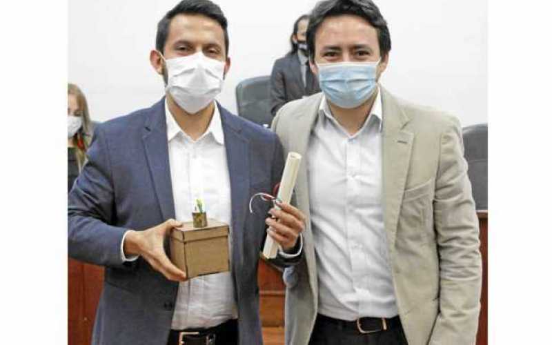 Un reconocimiento en Nota de estilo le hizo el Concejo de Manizales a la Federación ONG Caldas. David Ricardo Martínez Dallos lo