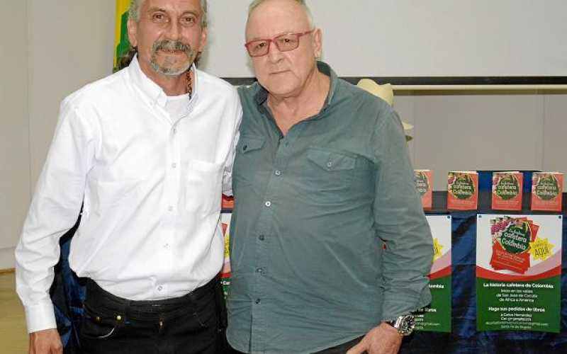 Carlos Hernández, autor y editor del libro La historia cafetera de Colombia, que se presentó el miércoles en el auditorio de la 