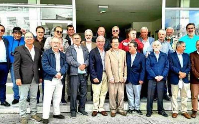 Fotos | Cortesía | LA PATRIA    Egresados 1971. Atrás de izquierda a derecha: Carlos Miguel Ramírez, Luis Fernando Gómez, Juan M