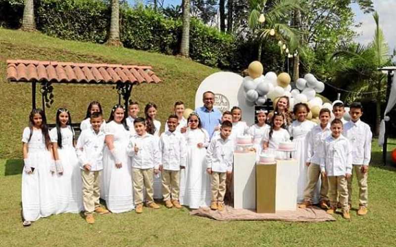 Foto | Alcaldía de Chinchiná | LA PATRIA   21 niños de sectores vulnerables del municipio, recibieron la primera comunión, en ce