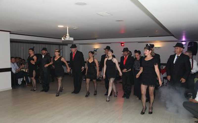 Grupo de bailarines