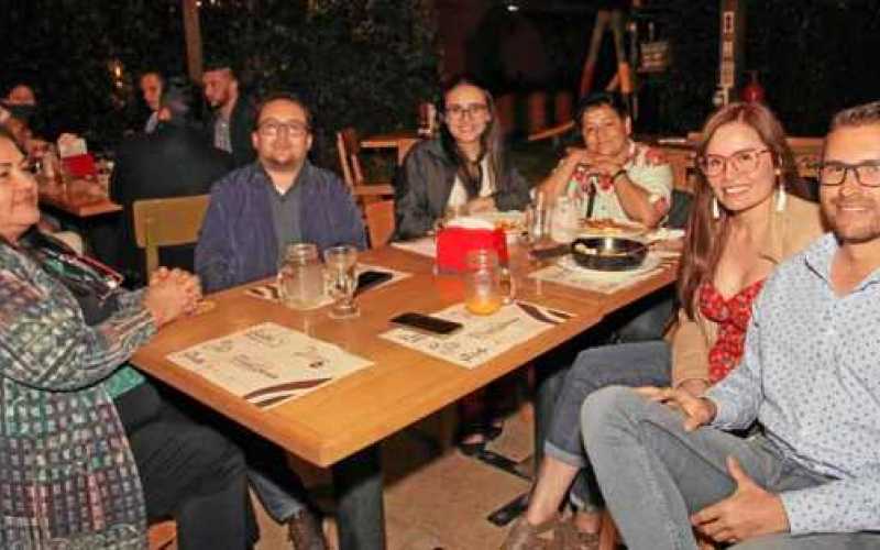 Yaneth Corrales, Juan Sebastián García, Laura Uribe, Francy Castaño, Karen Duran y Leonardo Gallo. 