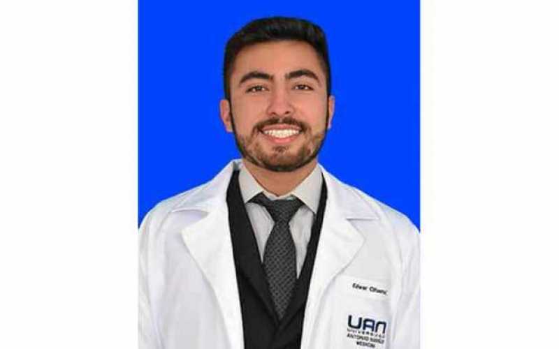 Edwar Orlando Cifuentes Escobar, oriundo de Manzanares, se graduó como médico de la Universidad Antonio Nariño de Bogotá. Es hij