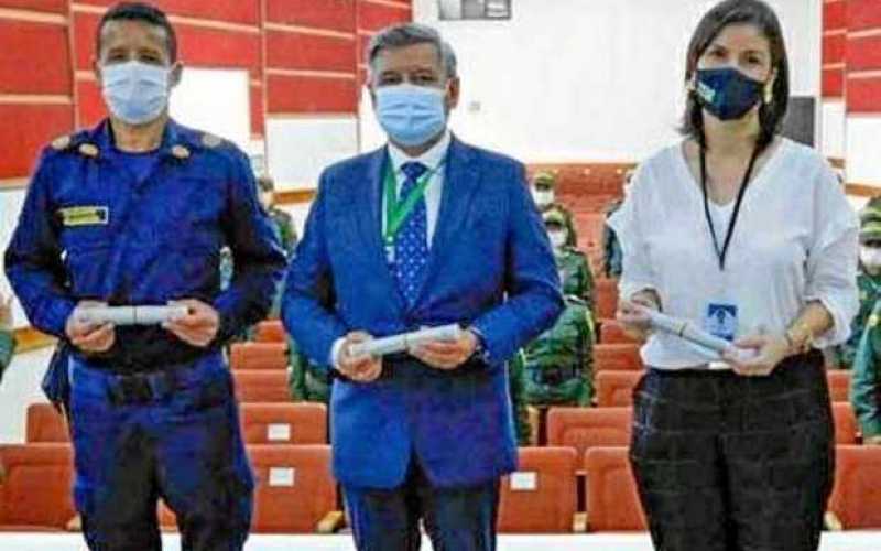 La Policía Metropolitana de Manizales, a través de su comandante, el coronel Raúl Vera Moreno, entregó reconocimientos al comand