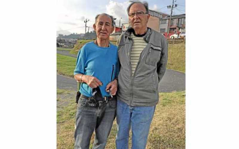 Foto | Henry Giraldo | LA PATRIA Neftalí Ocampo visitó a su hermano, Jaime, exdirector de la Escuela San Luis Gonzaga de Manzana