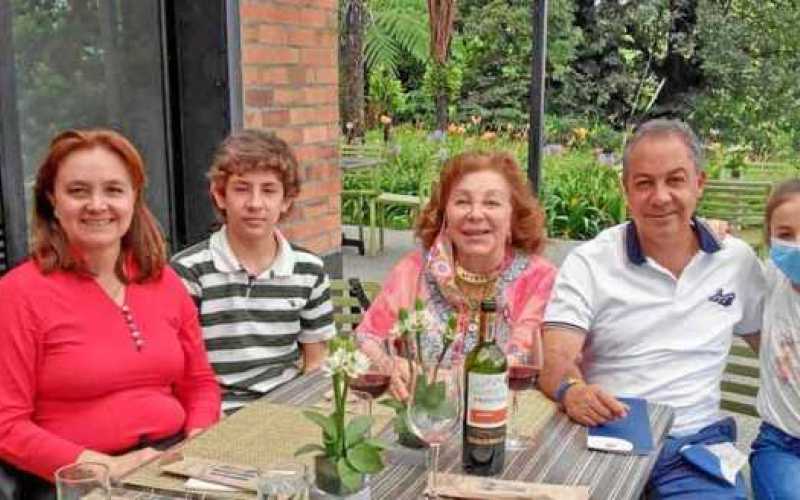 Claudia Valencia García, Juan Valencia Giraldo, Blanca Stella García de Valencia, Juan Carlos Valencia García y Susana Valencia 