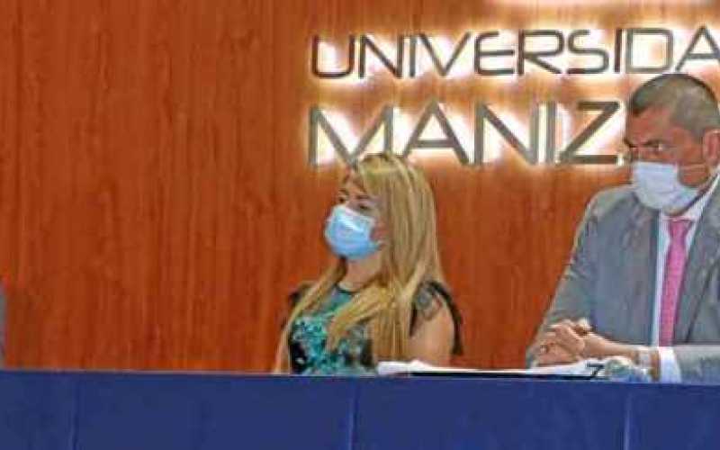 Duván Emilio Ramírez Ospina, rector; Keyler Saralith Díaz Rodríguez, directora Programa de Medicina; Jhon Jairo Botello Jaimes, 