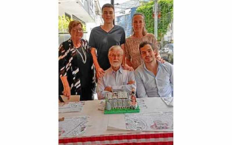 Foto|Dolly Potel|LA PATRIA   Jean Claude Potel celebró su cumpleaños 80 en compañía de su esposa, hija y nietos en el restaurant