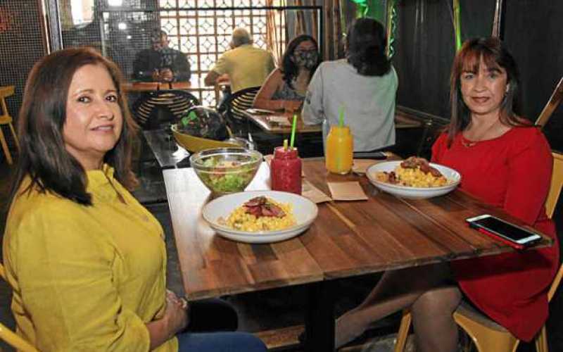 Fotos|Argemiro Idárraga|LA PATRIA     Martha Lucia Murillo Atehortúa celebró su cumpleaños en el restaurante La Patatería en com