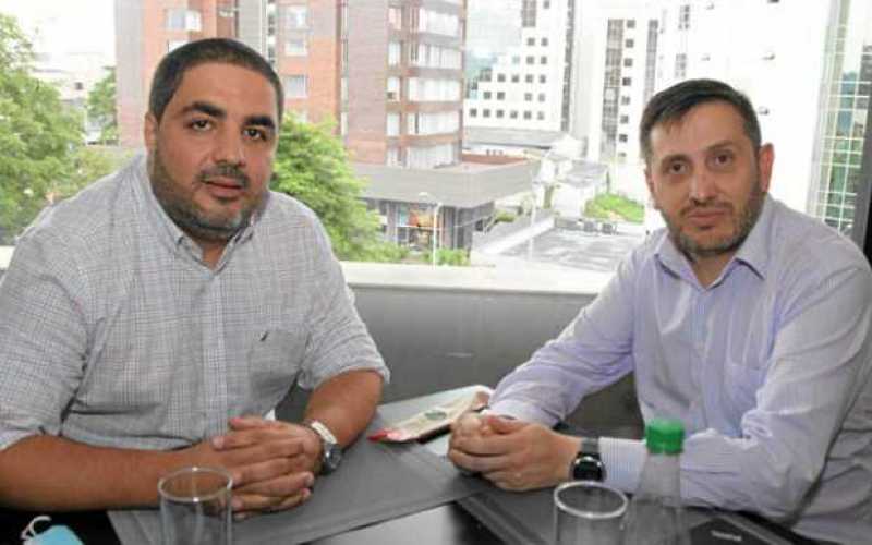 Mauricio López Jaramillo y Luis Alejandro Fuentes Vargas, de Seguros Bolívar, se reunieron en un almuerzo en el Club Manizales d
