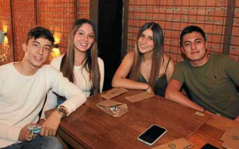 almuerzo en el restaurante La Patatería con motivo del cumpleaños de Sofía Loaiza Muñoz. En la imagen: Juan Pablo Gutiérrez Gil,