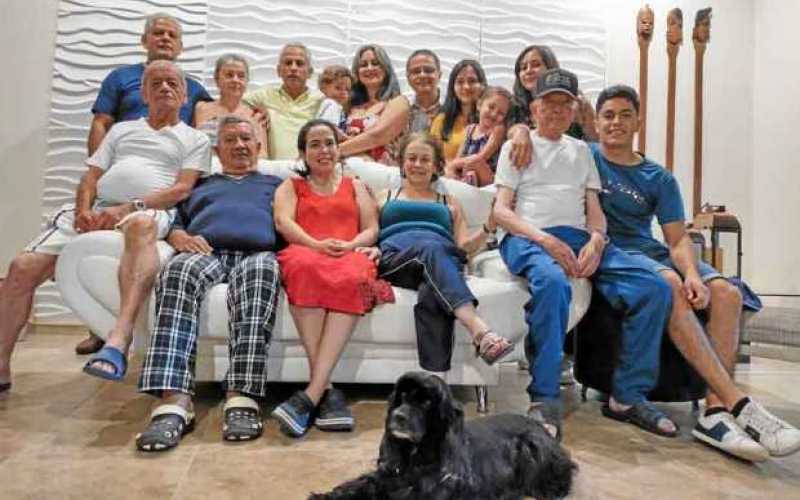 Foto|Lector|LA PATRIA Para celebrar el cumpleaños de Lina María Zuluaga Restrepo se reunieron sus familiares en un condominio de
