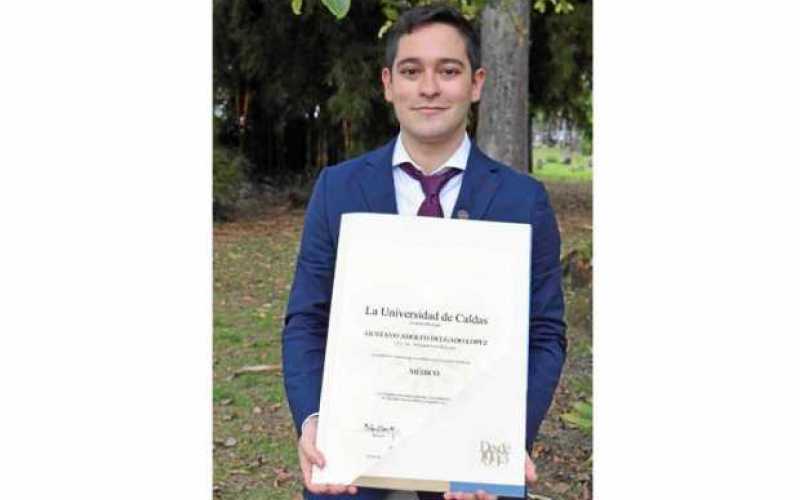 Gustavo Adolfo Delgado López recibió el título de médico, de la Universidad de Caldas. Felicitaciones.