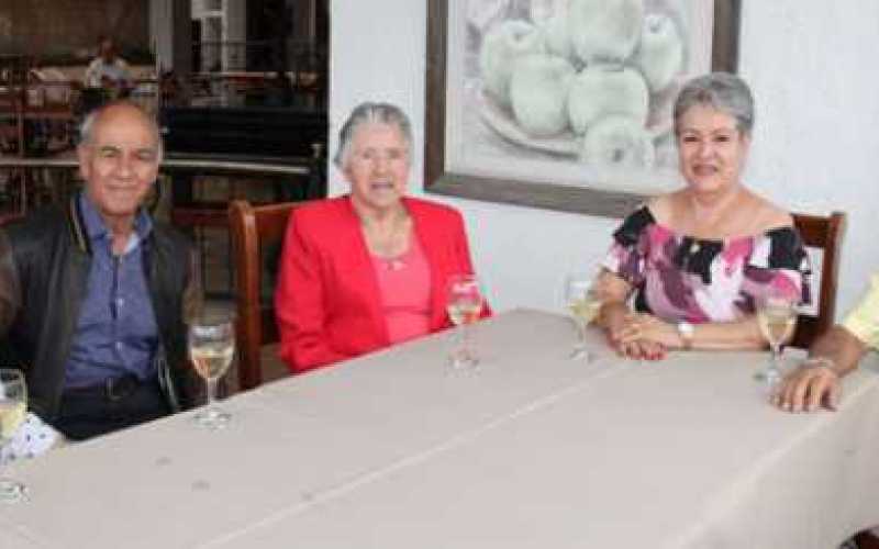 Con un almuerzo celebraron el cumpleaños de Amparo Cardona Aguirre, en el Club Manizales, en la imagen: Magnolia Giraldo Gómez, 