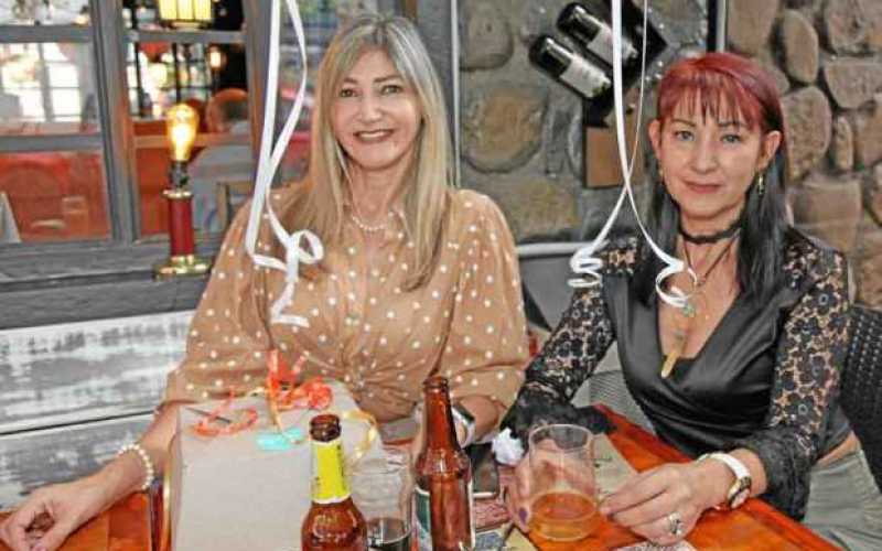 Con un almuerzo en el restaurante La Patatería Francia Elena Gallego Grajales celebró su cumpleaños en compañía de Patricia Gall