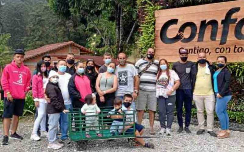 Foto | Rubén Darío López. | LA PATRIA  Algunos visitantes: Wilmar Cardona, Angélica Rodríguez, Julio Edward Pineda, Yenni Cifuen