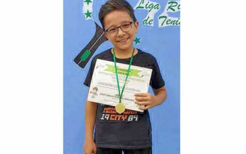 Al manizaleño Jerónimo Orozco Londoño, de 10 años, quien vive en La Celia (Risaralda), la Liga Risaraldense de Tenis de Mesa le 