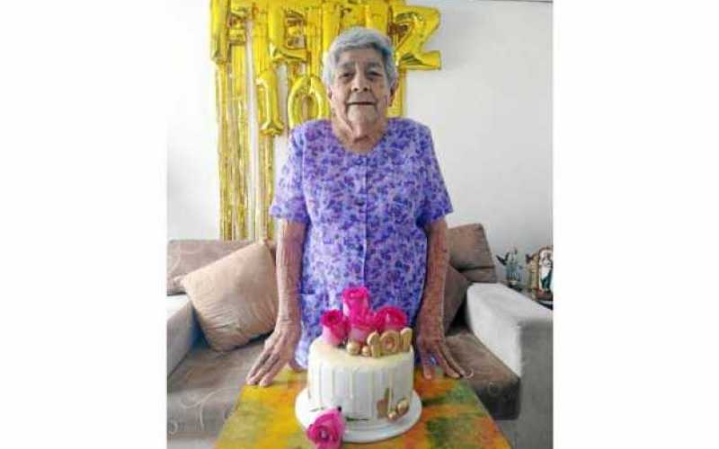 El jueves 4 de marzo le celebraron el cumpleaños 101 a Aura Rosa Ramírez de Ríos. Su hijo Ricardo Ríos nos envía esta fotografía