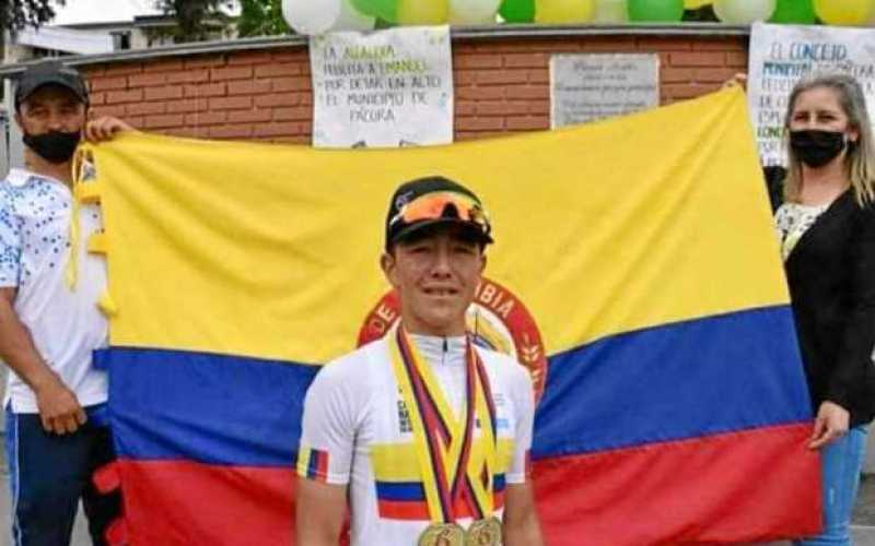 La Alcaldía de Pácora le rindió un homenaje público al ciclista Emanuel Londoño por obtener medallas de oro en las competencias 