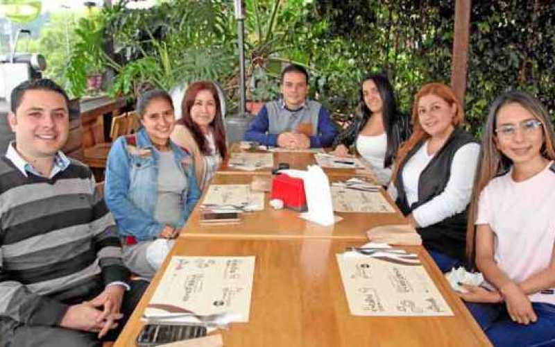 En el restaurante La Farfalla se ofreció un almuerzo con motivo del Día del Contador en la imagen: Cristian Agudelo, Sandra Ordó