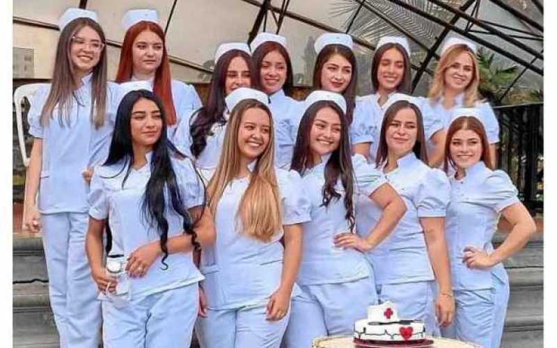 Fotos/David Hernández Ospina/LAPATRIA La Escuela Nacional Auxiliares de Enfermería entregó el certificado de Técnico Laboral en 