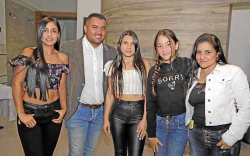 Alexandra Dávila, Cristina Valencia, Daniela Cifuentes, Emilia Salazar y Elizabeth Valencia.