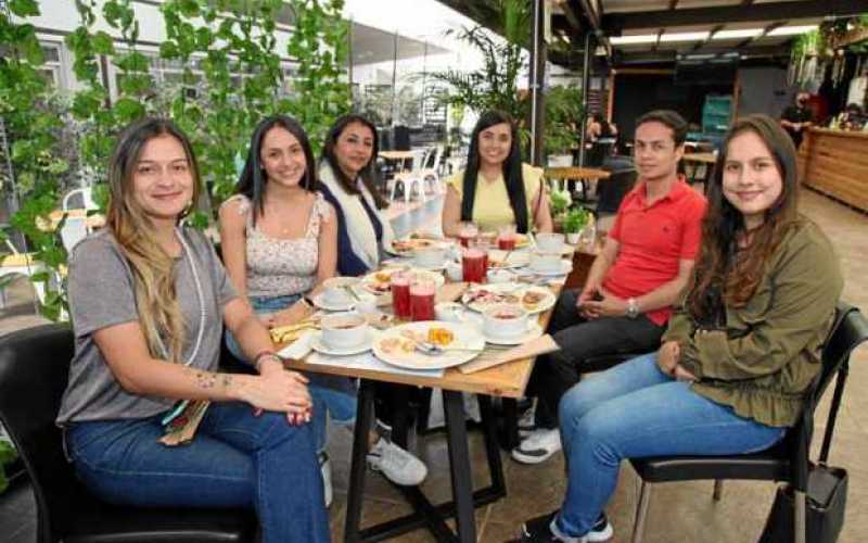 Katherine López Pinilla, Alejandra Hoyos, Aidé González, Laura Piedrahíta, César Martínez y Manuela Cano.