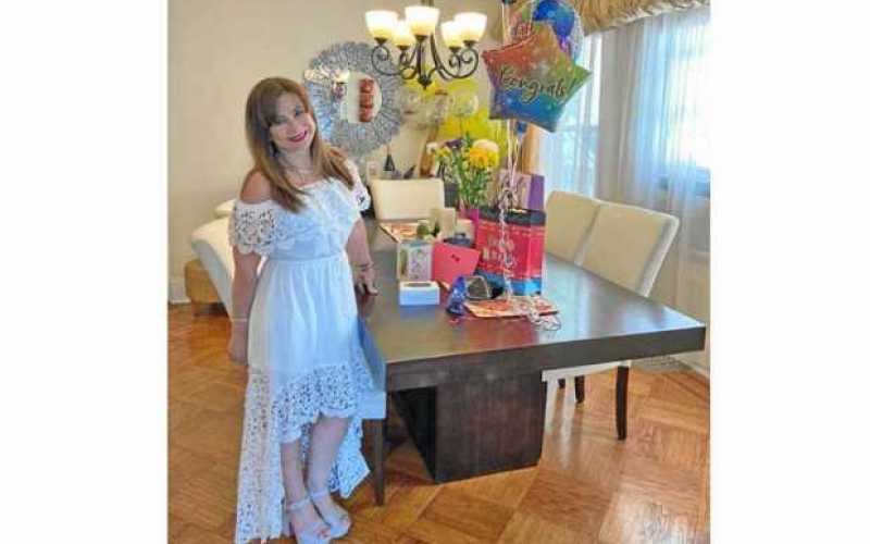 Clara Inés Duque Cardona celebró un año más de vida, familiares y amigos se reunieron en una cena para su festejo. Su señora mad