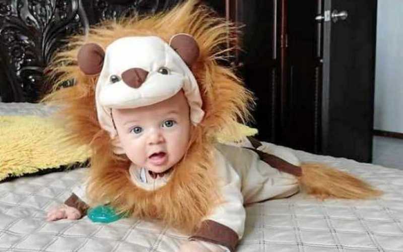 Samuel Cardona Alzate de 5 meses, lució su disfraz de león en el sector de Los Álamos.
