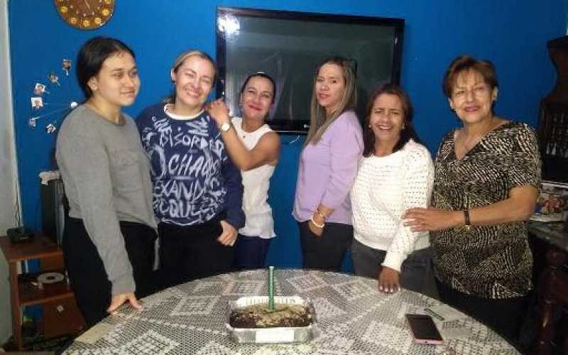 A Claudia Muñoz, segunda en la foto, sus amigas le celebraron su cumpleaños la acompañan Guadalupe Rodríguez, Olga Giraldo, Nubi