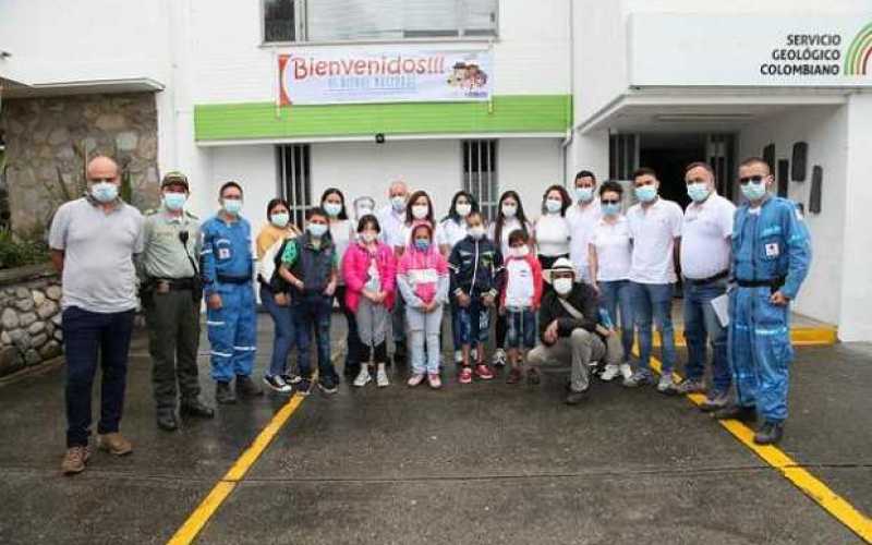 Niños, niñas y jóvenes que viven en zonas de riesgo volcánico, visitaron el observatorio vulcanológico y sismológico de Manizale