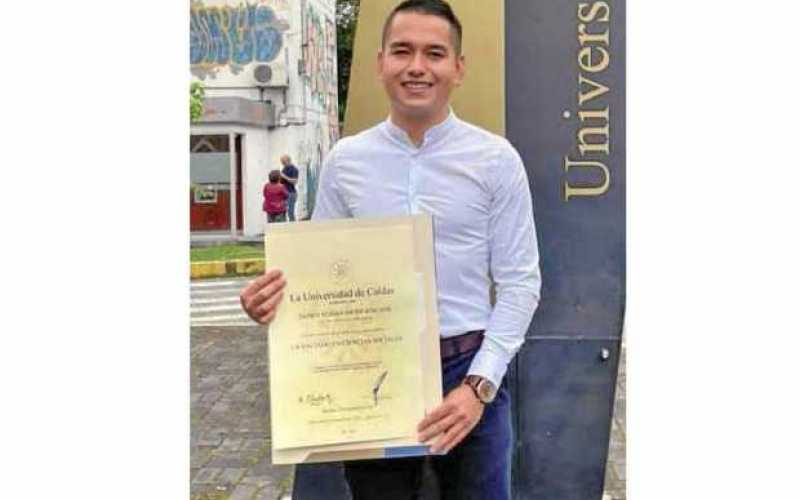 Daney Yulián Ortiz Hincapié, de Manzanares recibió el título de licenciado en Ciencias Sociales de la Universidad de Caldas. Fel