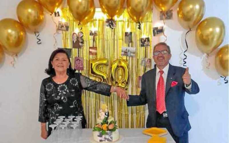 En su residencia en Manizales se celebraron las bodas de oro de los esposos Antonio Hurtado y María Teresa Marín. Felicitaciones