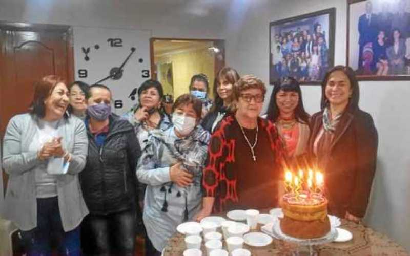 Foto | archivo Particular | LA PATRIA    Docentes de la Escuela Nacional de Auxiliares de Enfermería celebraron el cumpleaños a 